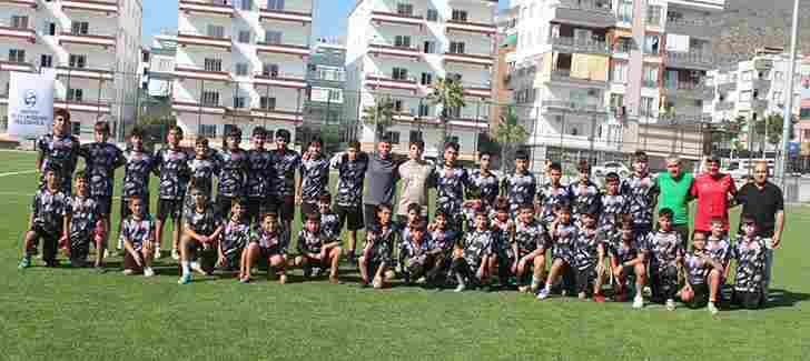AZGANLIK SPOR’DA GELECEĞİN YILDIZ FUTBOLCULARI YETİŞİYOR